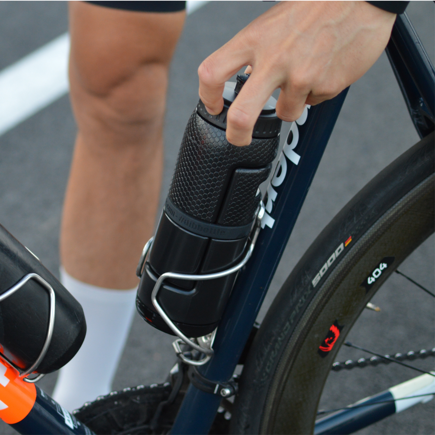 Cycling biking bike bicycle saddle bag dib bottle hydration water storage cage keg specialized pod tools sports